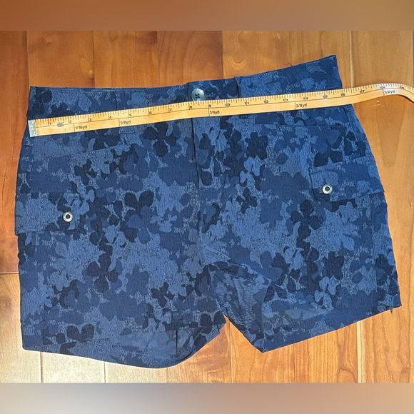 Eddie Bauer, US 4, Blue, multicolored, flowered short. - Picture 8 of 9